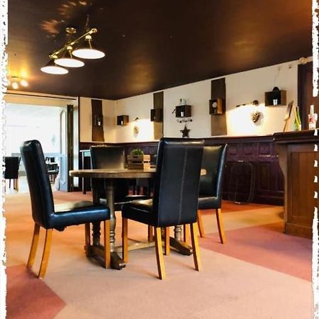 Hotel Le Bretagne Et Restaurant Le Papillon Gorron Экстерьер фото