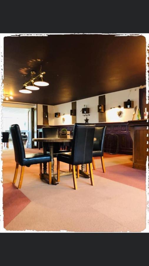 Hotel Le Bretagne Et Restaurant Le Papillon Gorron Экстерьер фото